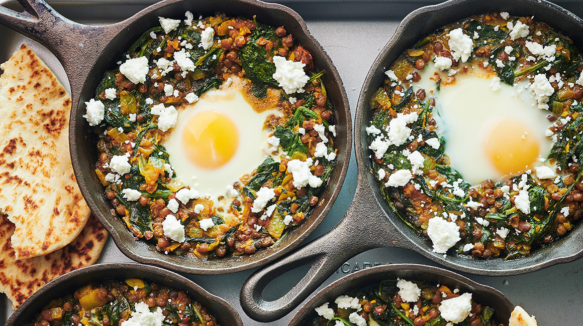 Poached eggs with spinach and lentils