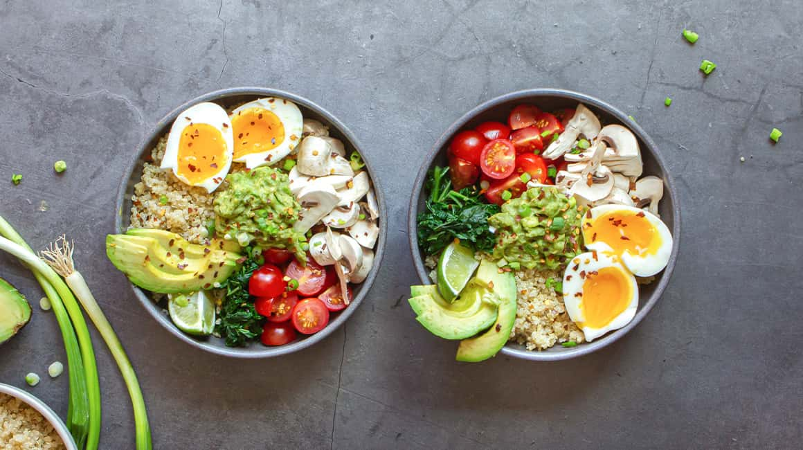 Bol bouddha aux œufs mollets et guacamole aux haricots blancs