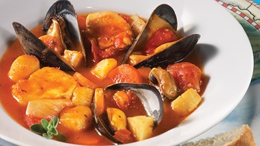 Bouillabaisse aux moules et aux légumes