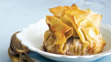 Warm apple and dulce de leche phyllo parcels