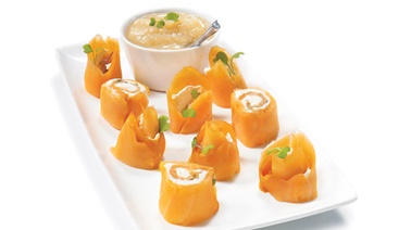 Smoked salmon bites with pear purée 