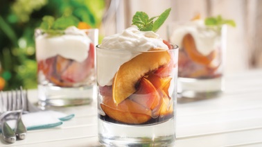 Grilled fruit with mascarpone cream