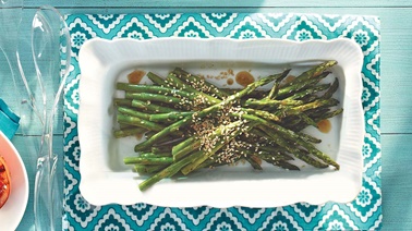 Asperges grillées avec vinaigrette au sésame