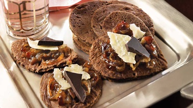 Dark chocolate blinis with raspberry-onion confit and 5-year-old cheddar