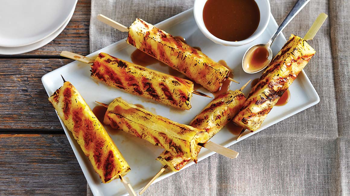Grilled pineapple brochettes 