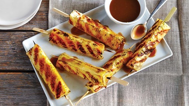 Grilled pineapple brochettes & rum caramel sauce