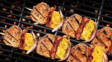 Pork and pineapple brochettes