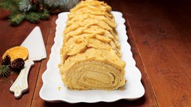 Yule log with orange and spices