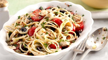 Linguine with tuna, capers and fresh tomatoes
