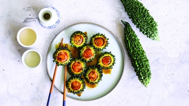 Bouchées de melon amer farcies au porc et aux crevettes