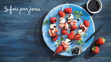 Sweet & savoury strawberry brochettes from Trois Fois par Jour