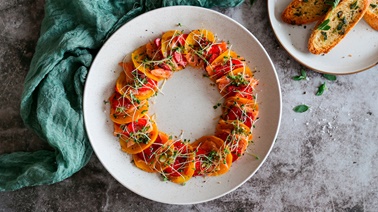 Carpaccio de betterave, saumon et fraises par TOUGO