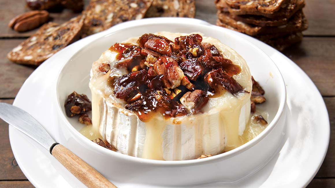 Melted goat cheese with dates and figs