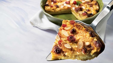 Clafoutis aux pêches et aux canneberges