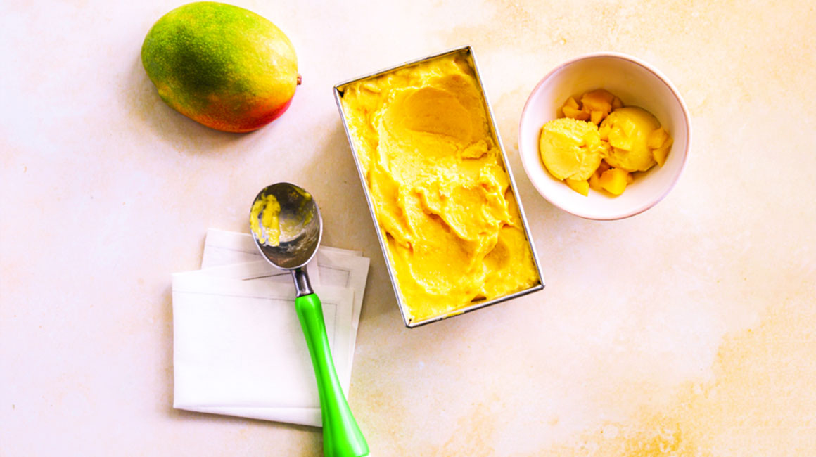 Crème glacée végane à la mangue