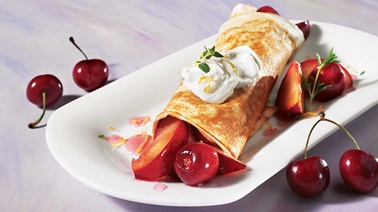 Fruit crêpes with cheese topping