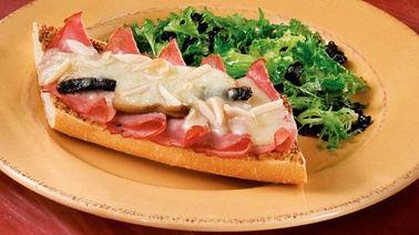Open-faced sandwich with smoked meat and gouda