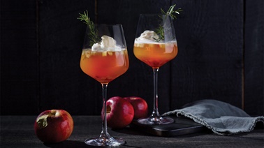 Cidre chaud, pommes à l’érable, romarin et citron