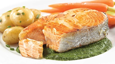 Salmon steaks with spinach &amp; garlic sauce