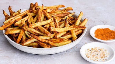 Frites assaisonnées à la friteuse à air chaud