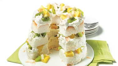Angel food cake with kiwis and pineapples