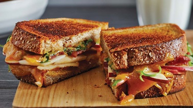 Grilled cheese with apples and bacon
