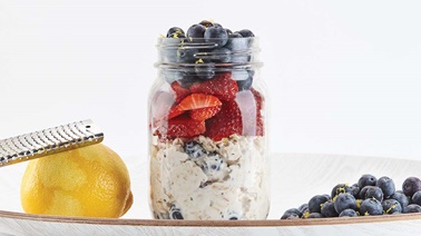 Mixed berry overnight oats