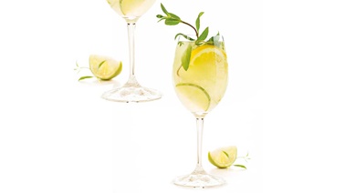 Summer stylin’ - White sangria