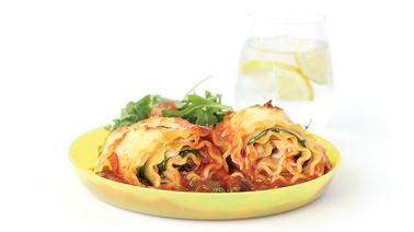 Ricotta, and arugula lasagna rolls with tomato-vegetable sauce