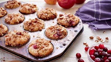 Muffins croustillants aux pommes et aux canneberges