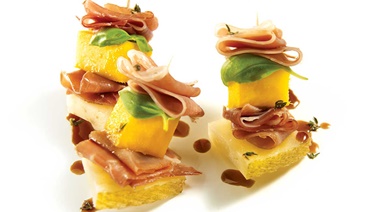 Mango and serrano ham mini brochettes with balsamic coulis