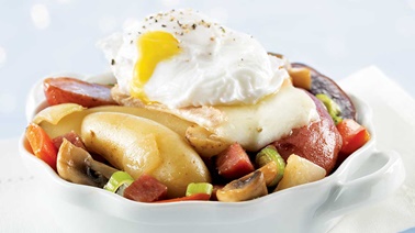 Poached eggs with fingerling potatoes, red pepper & salami sauté