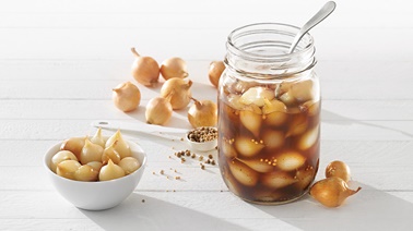 Canned pickled pearl onions