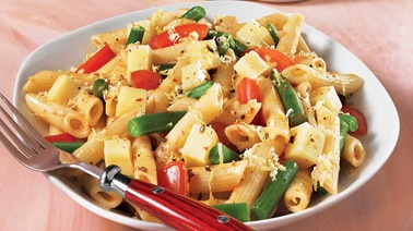 Cheese penne with green beans