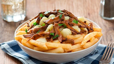 Poutine au bœuf braisé