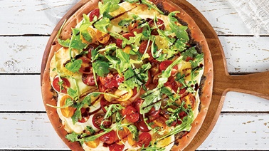 Pesto and colourful tomato pizza with fresh mozzarella