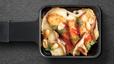 Oka Raclette cheese with Thai chicken and mushrooms