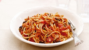 Spaghettis express à la tomate et au thon par Ricardo