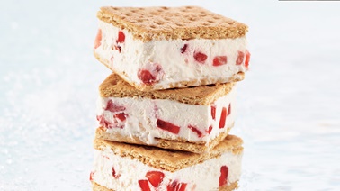 Strawberry ice cream sandwiches from Alexandra Diaz and Geneviève O'Gleman 