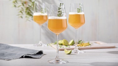 Sangria à la bière blonde, mangues et lime