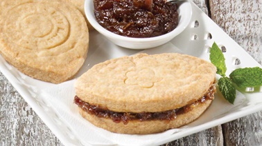 Shortbread with date jam