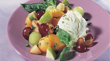 Salade de fruits au basilic et au gingembre