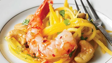 Salade de mangues vertes et crevettes aigres-douces