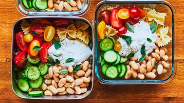 Salade de pâtes crémeuse au tzatziki par Geneviève O’Gleman, nutritionniste