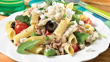 Gluten free garden salad with penne and tuna