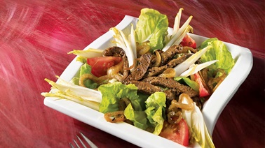 Warm beef salad with black beer and caramelized onions