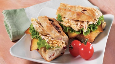 Sandwich au poulet rôti et aux canneberges