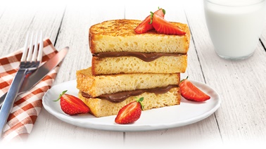 Sandwich de pain doré aux fraises et au Nutella®