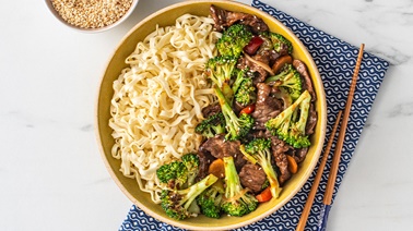 Stir-fry with broccoli peppered beef