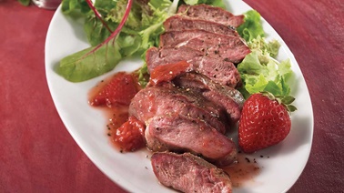 Barbecued duck breasts with strawberry sauce